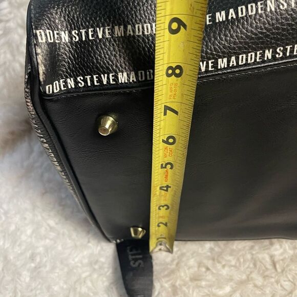 Steve Madden Synthetic Monochrome Logo Duffel Bag/weekender bag. - Picture 11 of 16